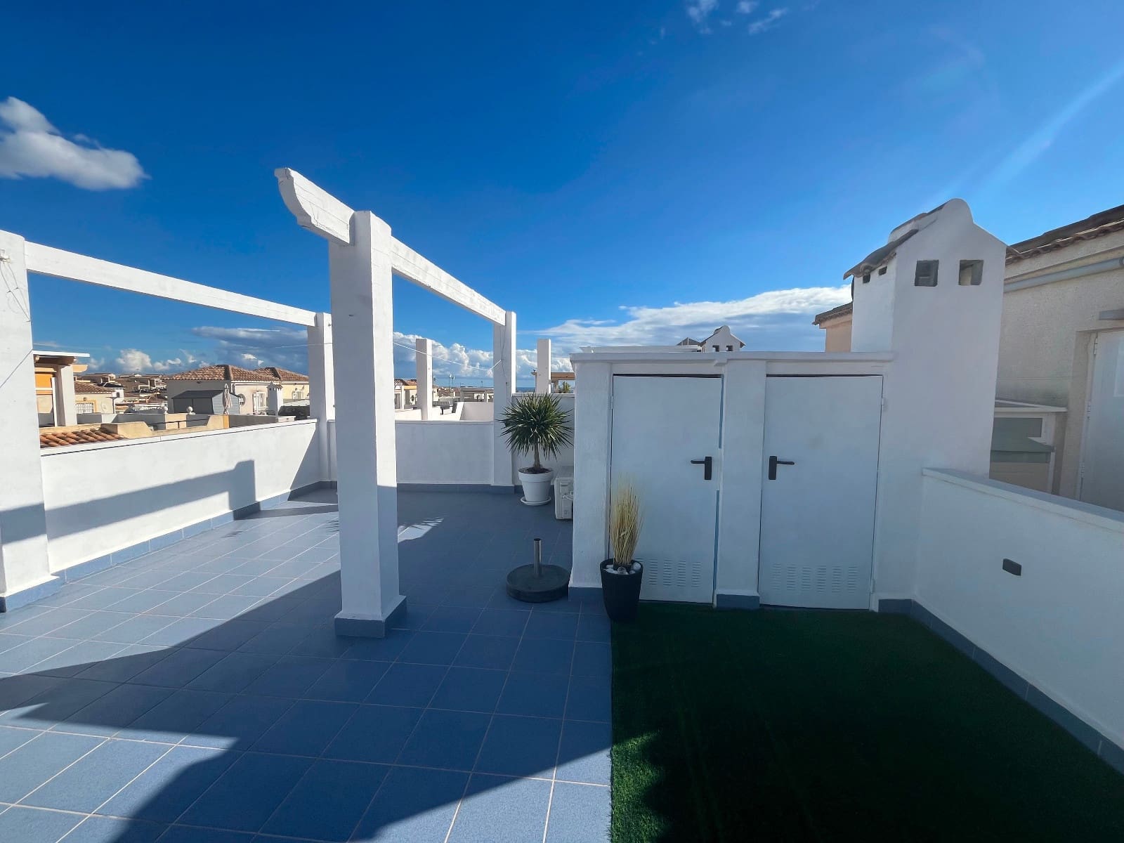 2 makuuhuone Bungalow myytävänä paikassa Orihuela Costa mukana uima-altaan - 209 999 € (Ref: 9426668)