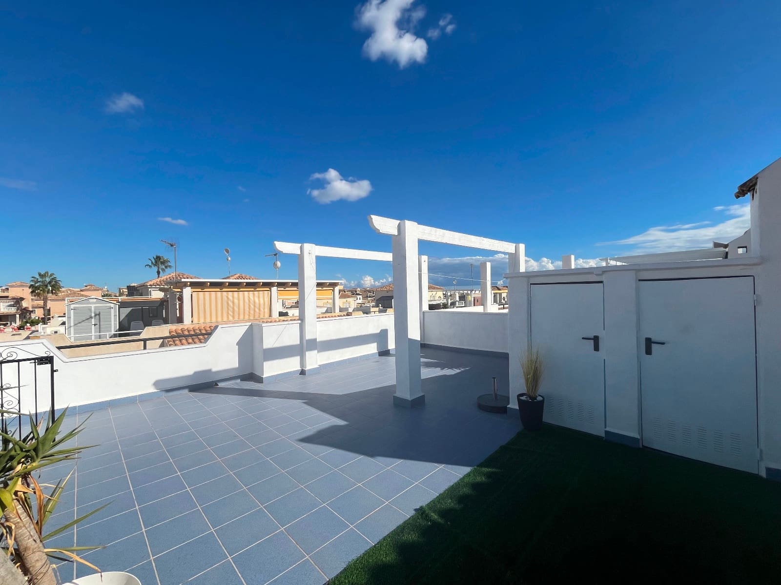 2 makuuhuone Bungalow myytävänä paikassa Orihuela Costa mukana uima-altaan - 209 999 € (Ref: 9426668)