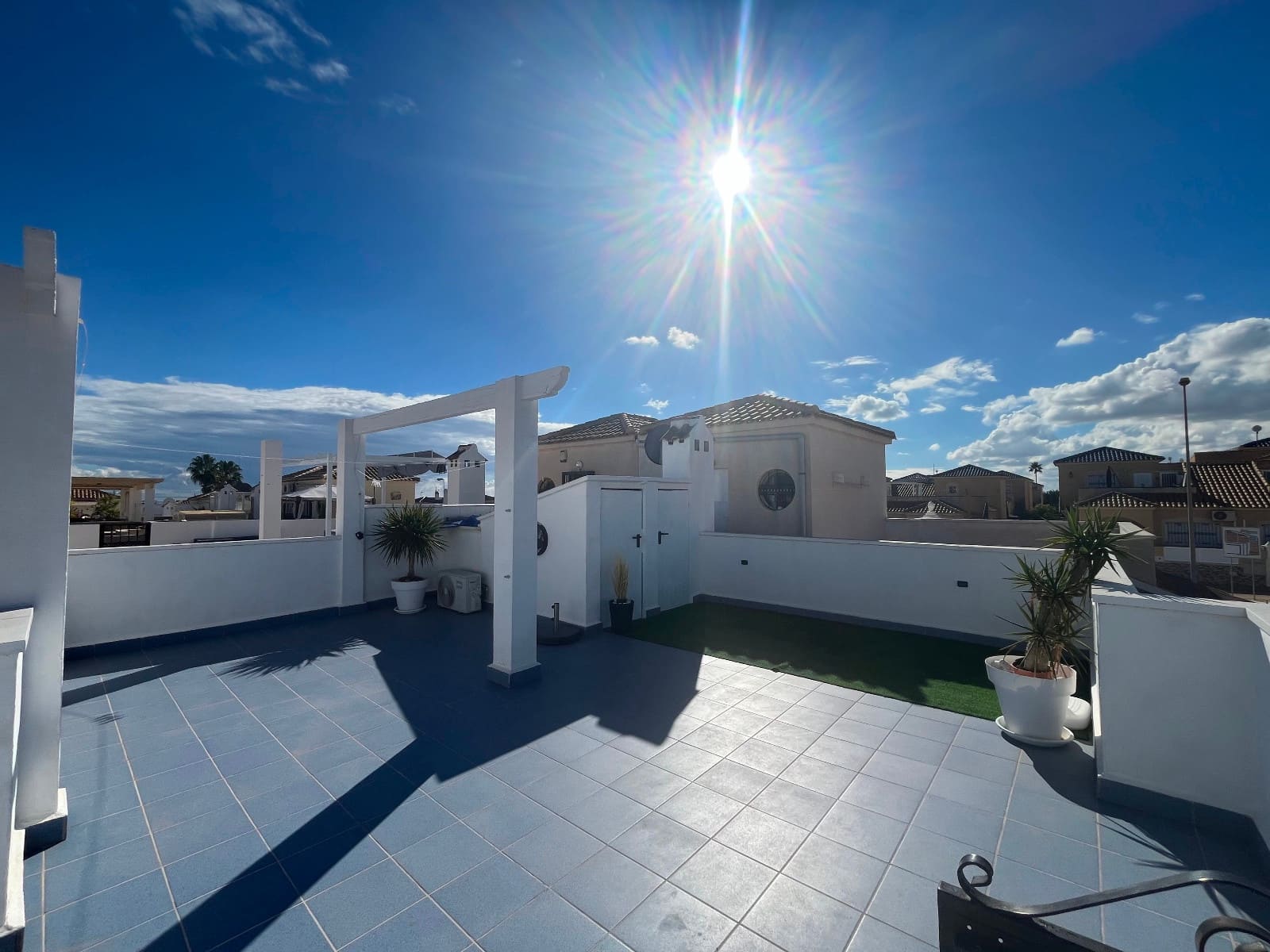 2 makuuhuone Bungalow myytävänä paikassa Orihuela Costa mukana uima-altaan - 209 999 € (Ref: 9426668)