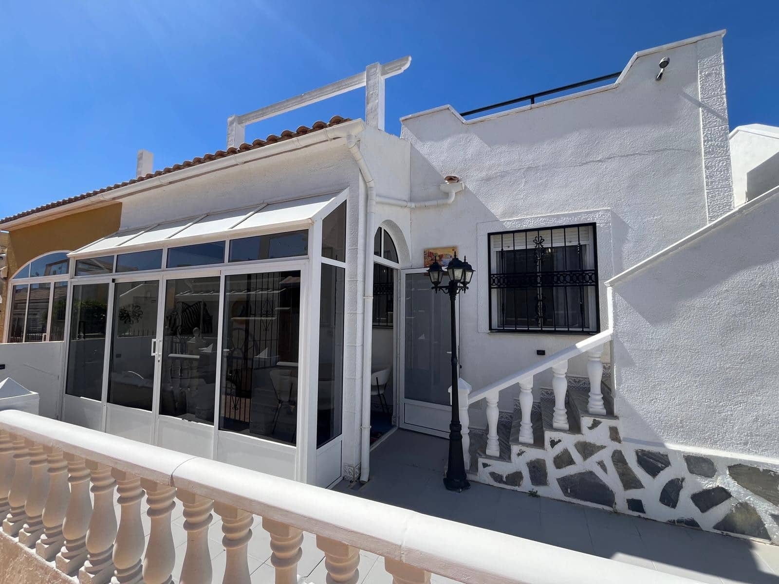 2 makuuhuone Bungalow myytävänä paikassa Orihuela Costa mukana uima-altaan - 209 999 € (Ref: 9426668)