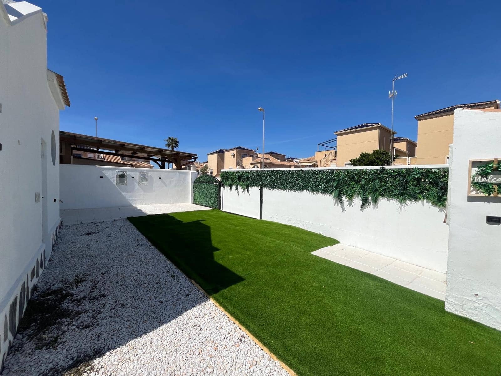 2 makuuhuone Bungalow myytävänä paikassa Orihuela Costa mukana uima-altaan - 209 999 € (Ref: 9426668)