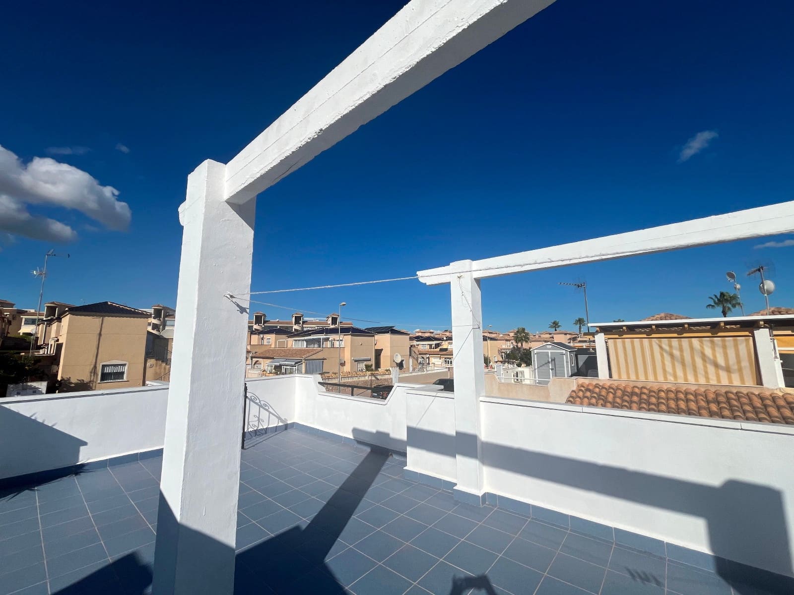 2 makuuhuone Bungalow myytävänä paikassa Orihuela Costa mukana uima-altaan - 209 999 € (Ref: 9426668)