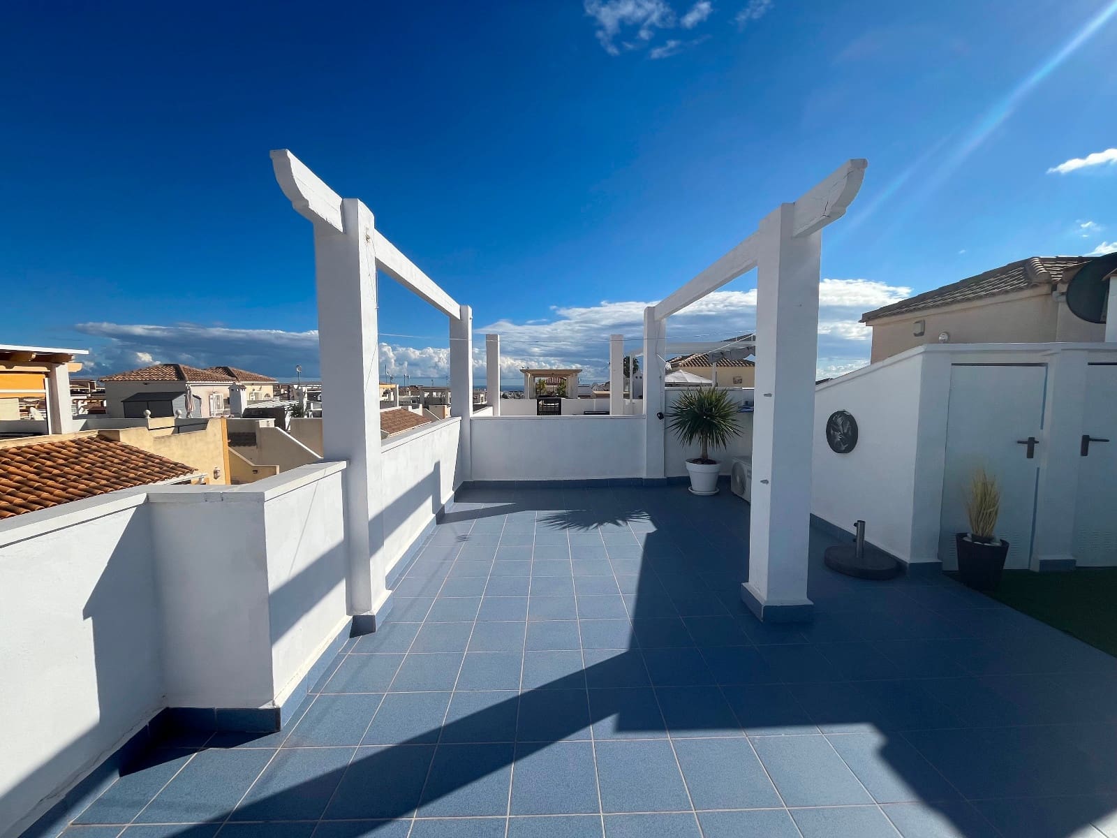 2 makuuhuone Bungalow myytävänä paikassa Orihuela Costa mukana uima-altaan - 209 999 € (Ref: 9426668)