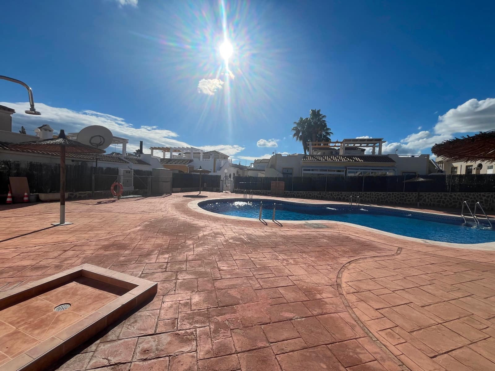 2 makuuhuone Bungalow myytävänä paikassa Orihuela Costa mukana uima-altaan - 209 999 € (Ref: 9426668)