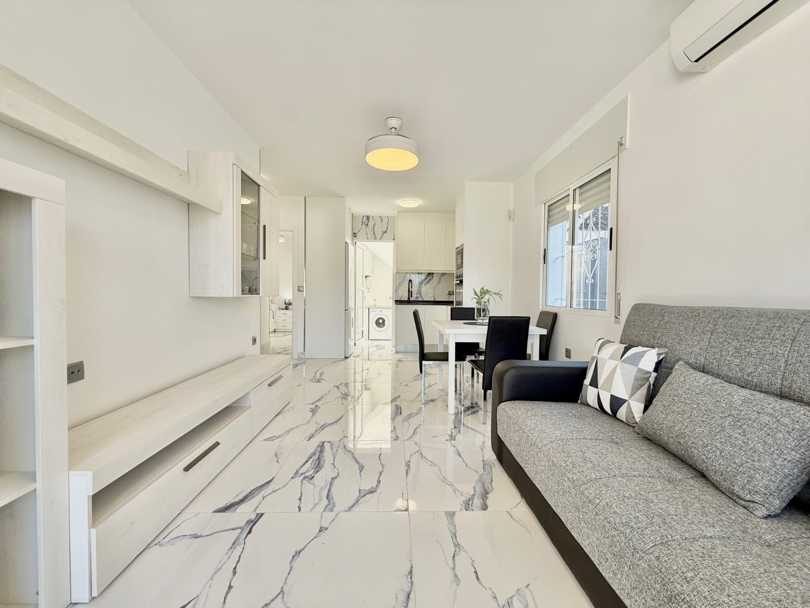 2 sypialnia Dom blizniak na sprzedaż w El Chaparral z basenem garażem - 177 000 € (Ref: 9438363)