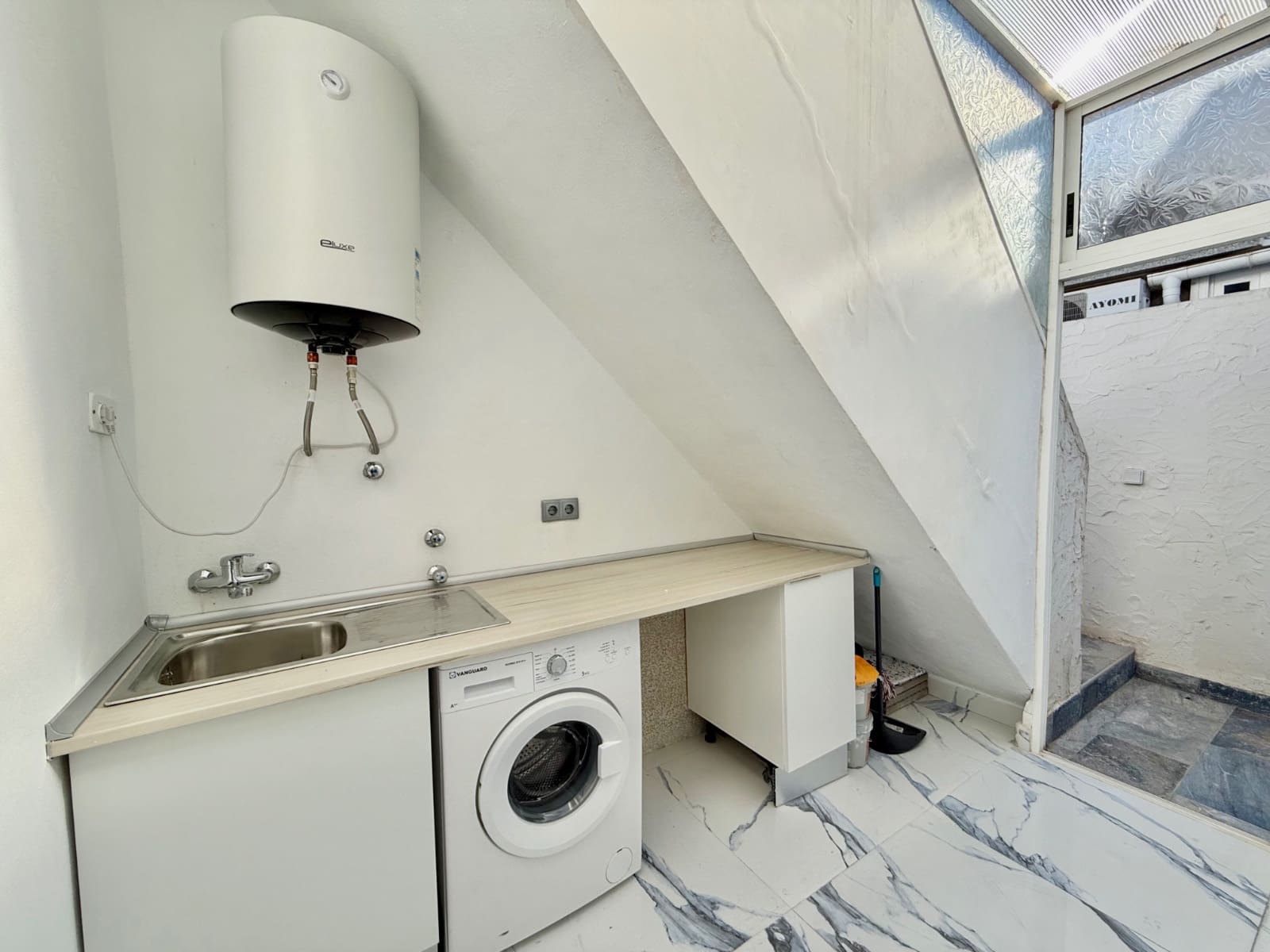 2 sypialnia Dom blizniak na sprzedaż w El Chaparral z basenem garażem - 177 000 € (Ref: 9438363)