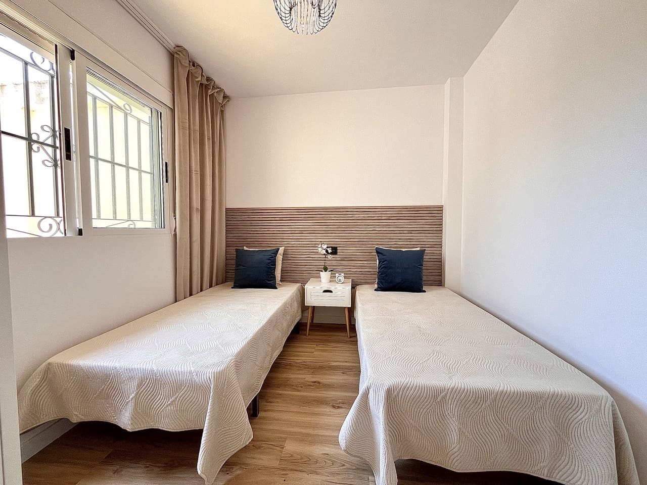 Casa de 3 habitaciones en Playa Flamenca en venta con piscina - 288.000 € (Ref: 9453605)