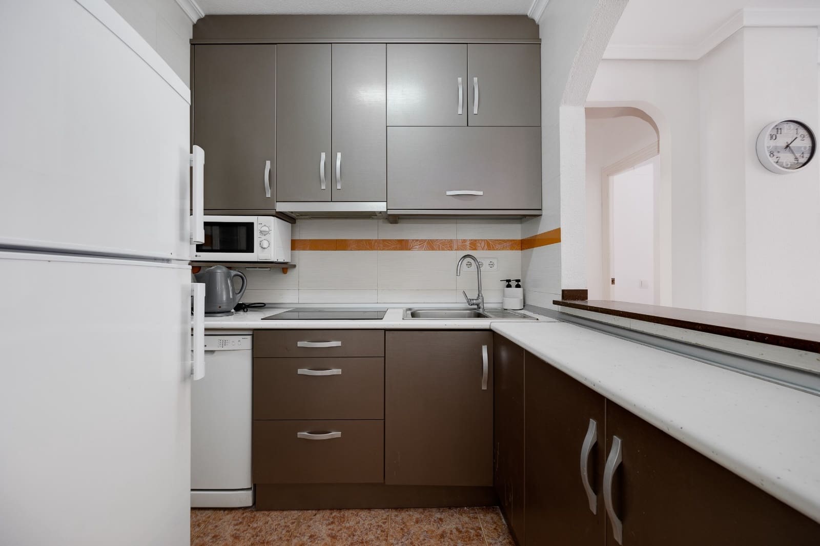 2 makuuhuone Huoneisto myytävänä paikassa Torrevieja mukana uima-altaan 
autotalli - 159 000 € (Ref: 9462884)