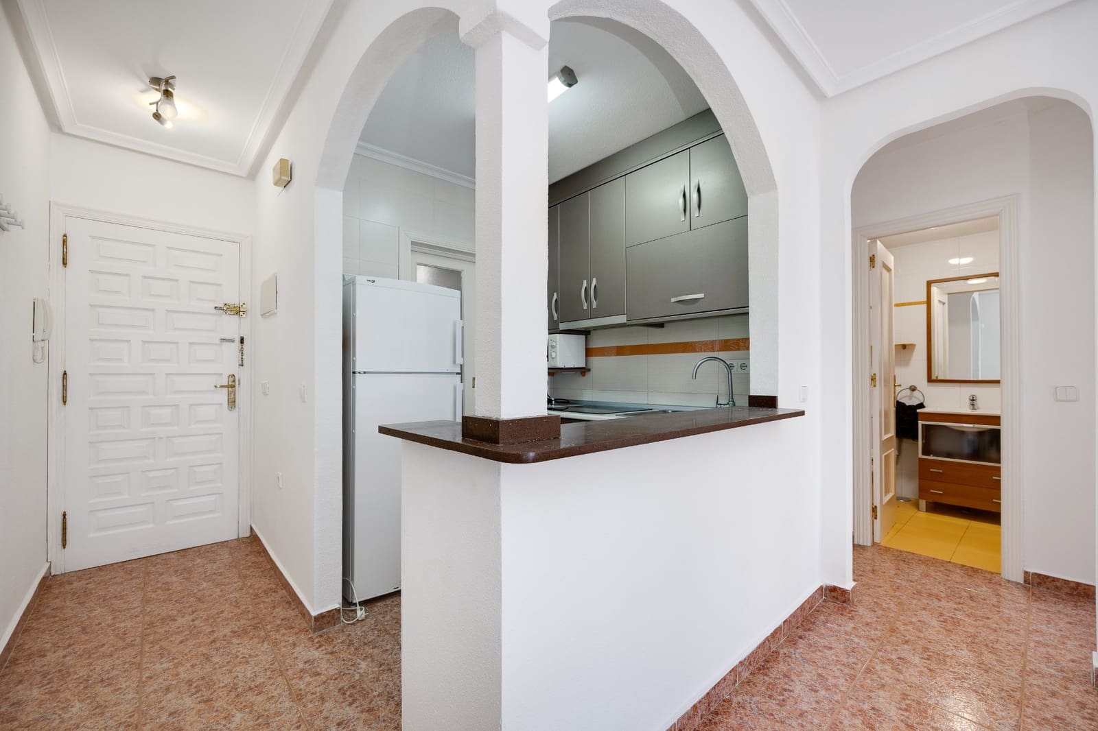 2 makuuhuone Huoneisto myytävänä paikassa Torrevieja mukana uima-altaan 
autotalli - 159 000 € (Ref: 9462884)