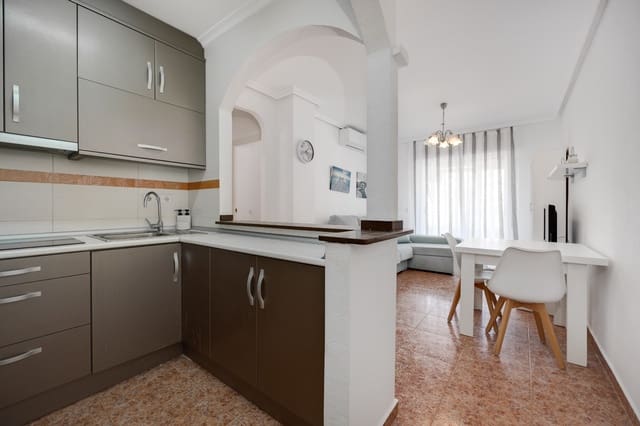 2 makuuhuone Huoneisto myytävänä paikassa Avenida Habaneras - Curva de Palangre, Torrevieja mukana uima-altaan 
autotalli - 159 000 € (Ref: 9462884)