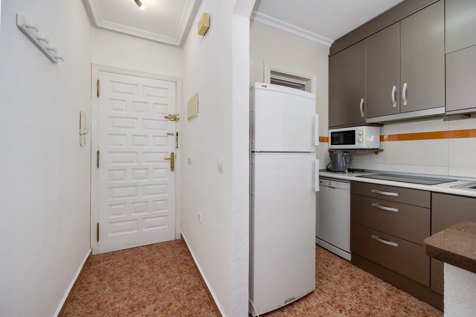 2 makuuhuone Huoneisto myytävänä paikassa Torrevieja mukana uima-altaan 
autotalli - 159 000 € (Ref: 9462884)