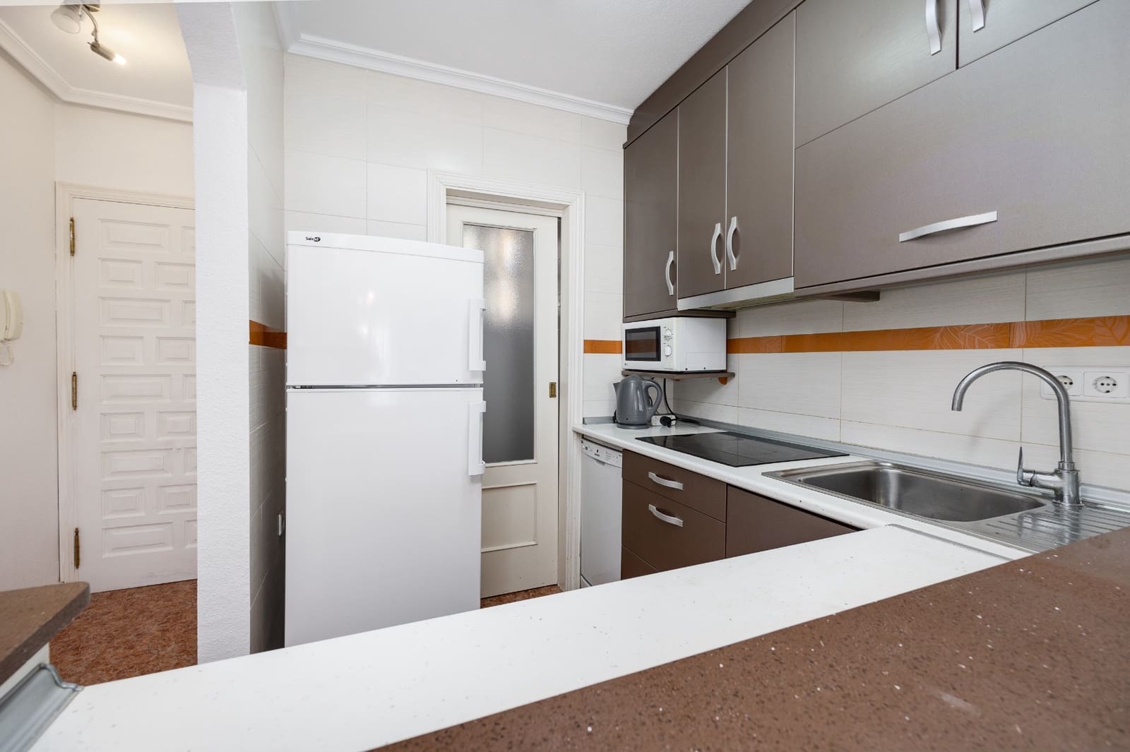 2 makuuhuone Huoneisto myytävänä paikassa Torrevieja mukana uima-altaan 
autotalli - 159 000 € (Ref: 9462884)