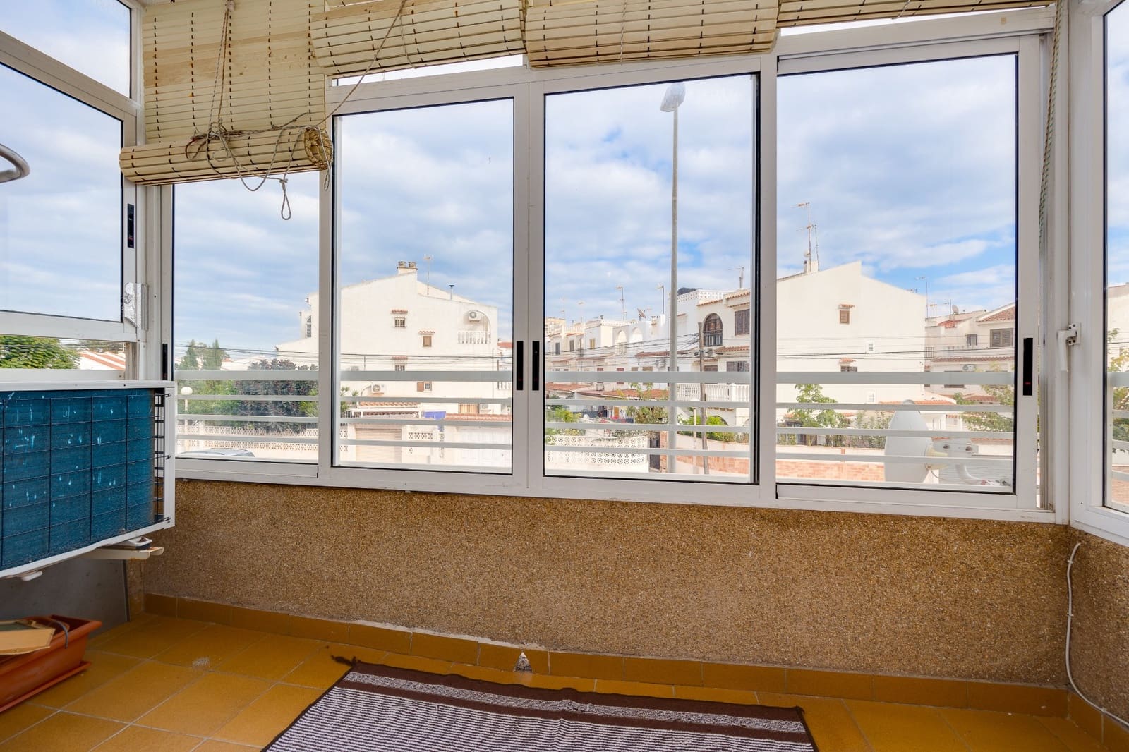 2 makuuhuone Huoneisto myytävänä paikassa Torrevieja mukana uima-altaan 
autotalli - 159 000 € (Ref: 9462884)