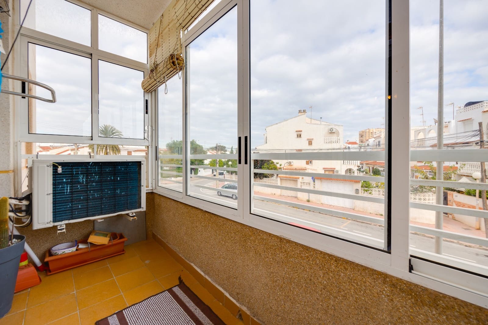 2 makuuhuone Huoneisto myytävänä paikassa Torrevieja mukana uima-altaan 
autotalli - 159 000 € (Ref: 9462884)