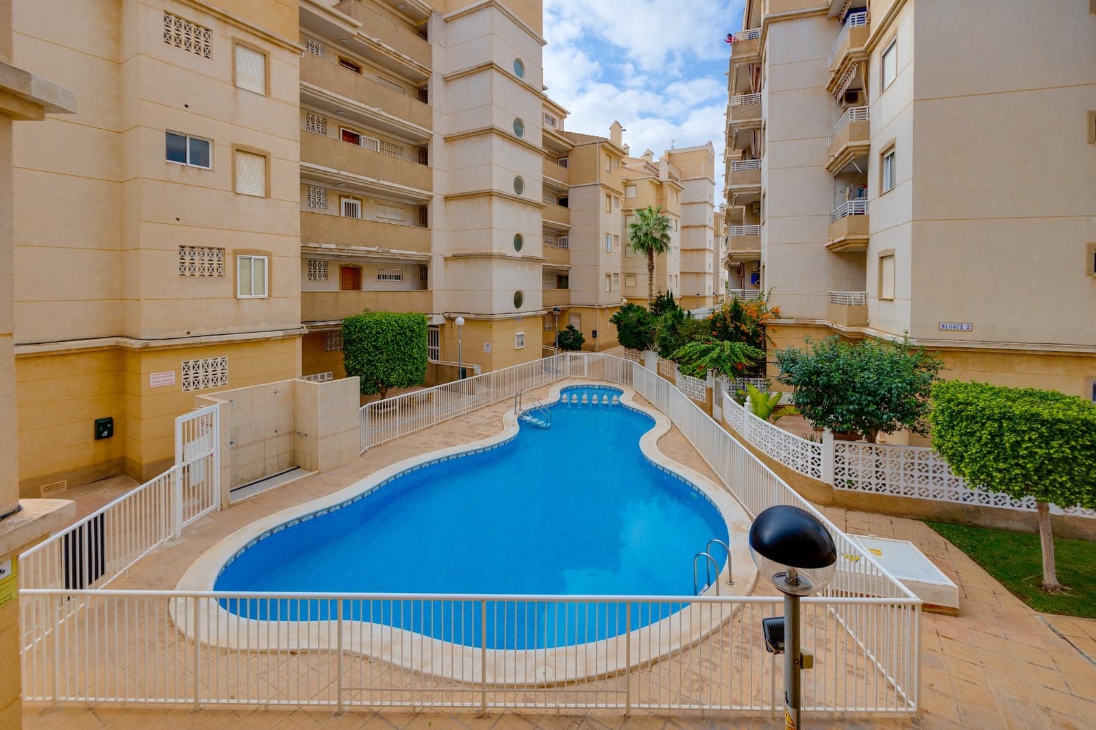 2 makuuhuone Huoneisto myytävänä paikassa Torrevieja mukana uima-altaan 
autotalli - 159 000 € (Ref: 9462884)