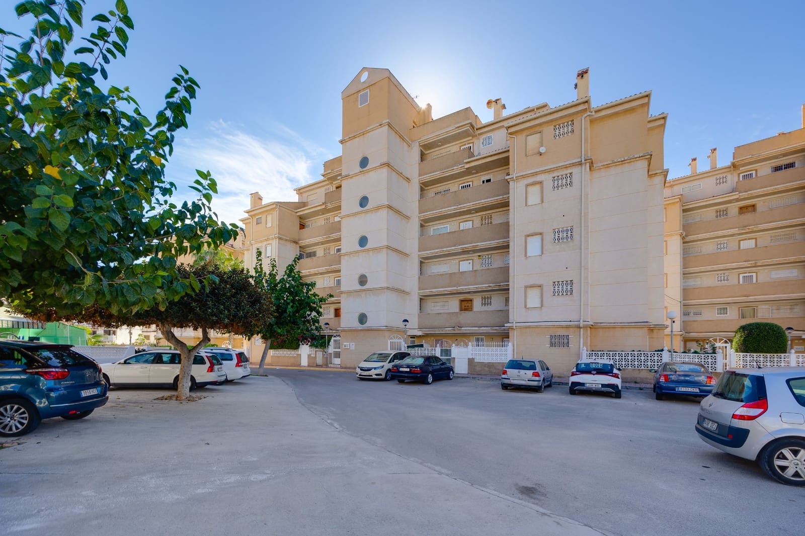 2 makuuhuone Huoneisto myytävänä paikassa Torrevieja mukana uima-altaan 
autotalli - 159 000 € (Ref: 9462884)