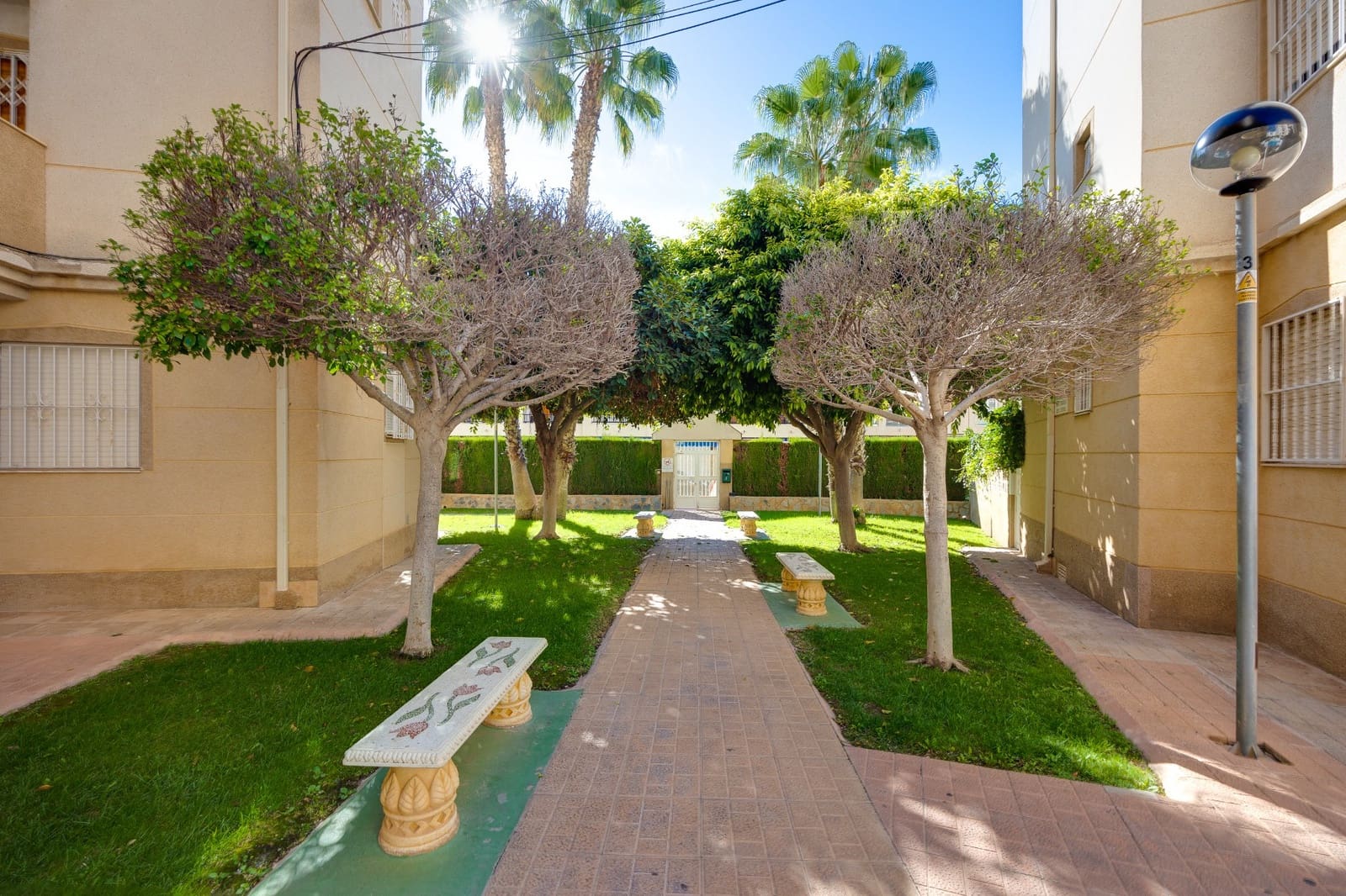 2 makuuhuone Huoneisto myytävänä paikassa Torrevieja mukana uima-altaan 
autotalli - 159 000 € (Ref: 9462884)