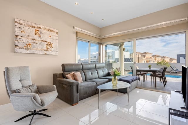 5 soveværelse Villa til salg i Villamartin, Orihuela med swimmingpool - € 469.000 (Ref: 9506376)