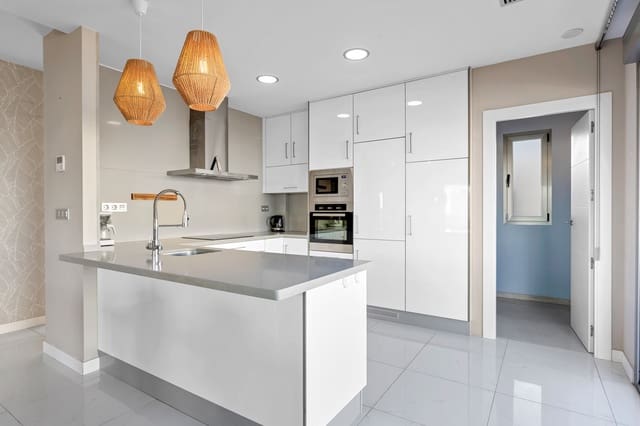 5 soveværelse Villa til salg i Villamartin, Orihuela med swimmingpool - € 469.000 (Ref: 9506376)