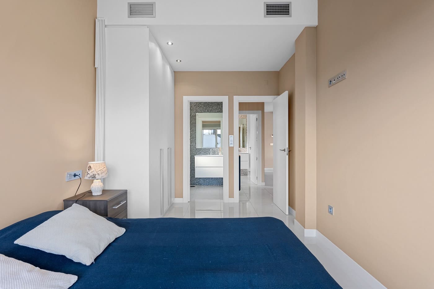 5 soveværelse Villa til salg i Villamartin med swimmingpool - € 469.000 (Ref: 9506376)