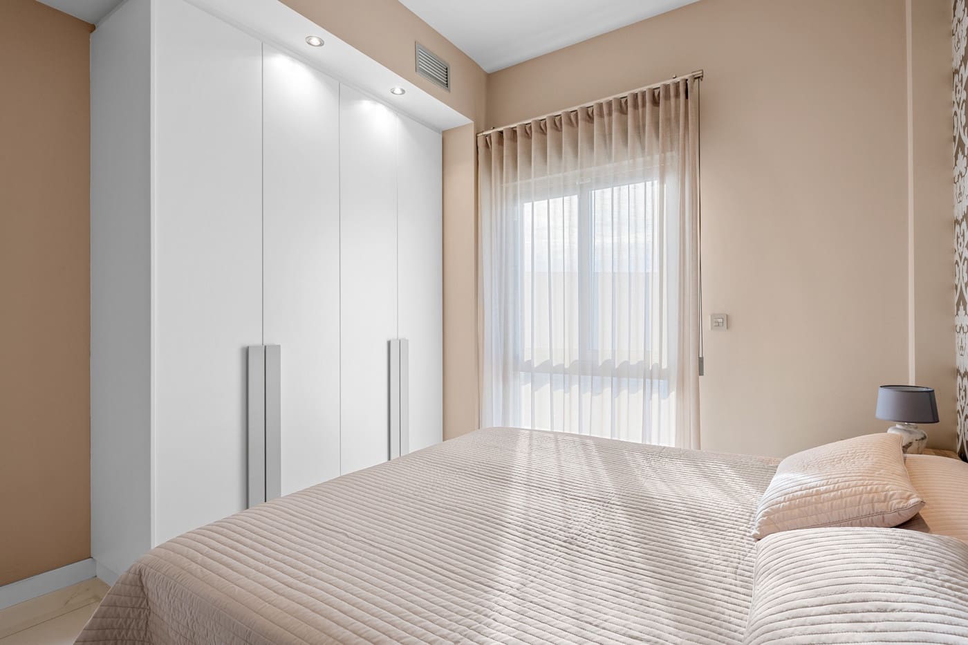 5 soveværelse Villa til salg i Villamartin med swimmingpool - € 469.000 (Ref: 9506376)