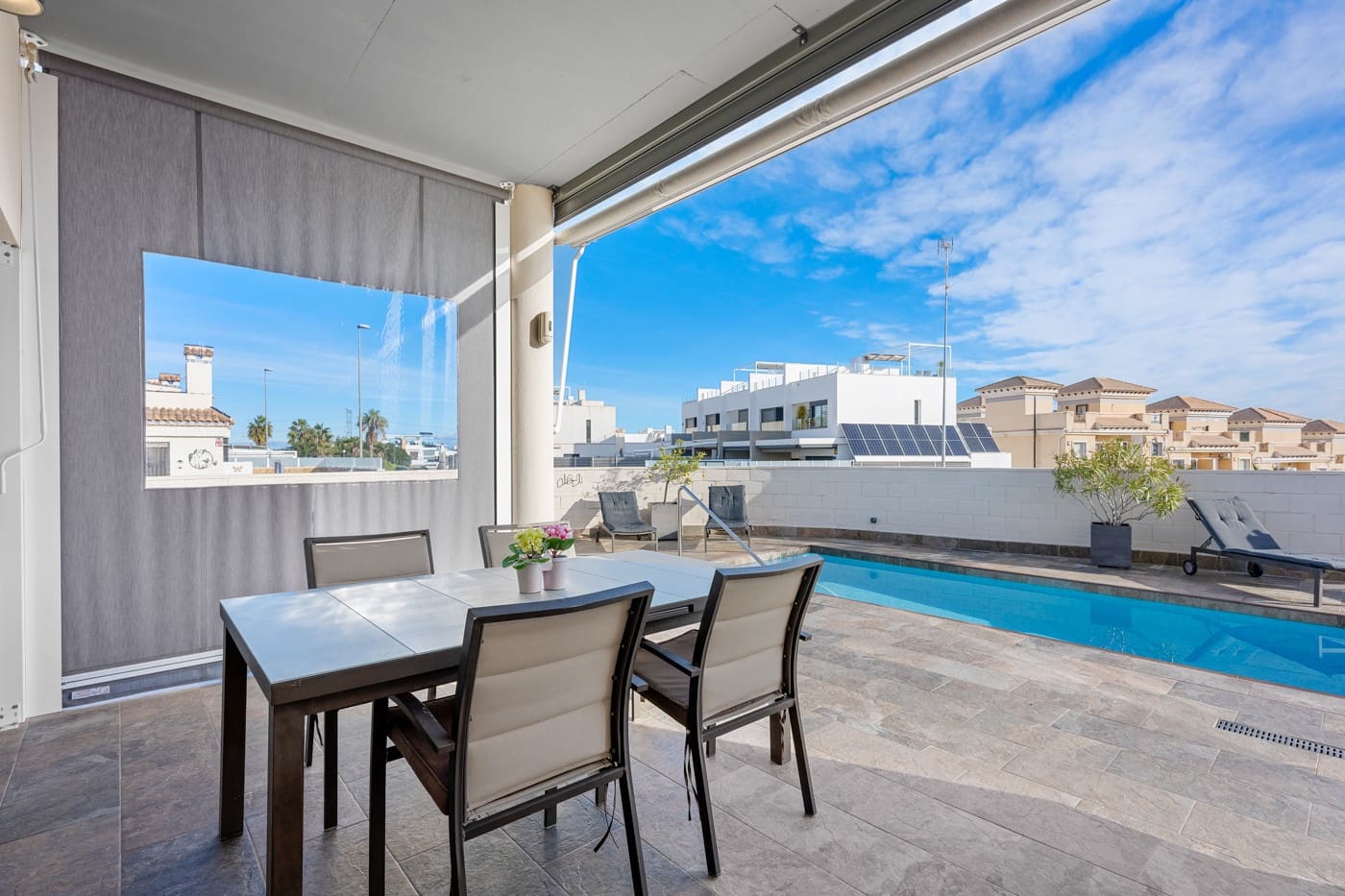 5 soveværelse Villa til salg i Villamartin med swimmingpool - € 469.000 (Ref: 9506376)