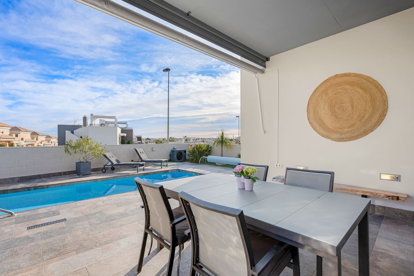 5 soveværelse Villa til salg i Villamartin med swimmingpool - € 469.000 (Ref: 9506376)