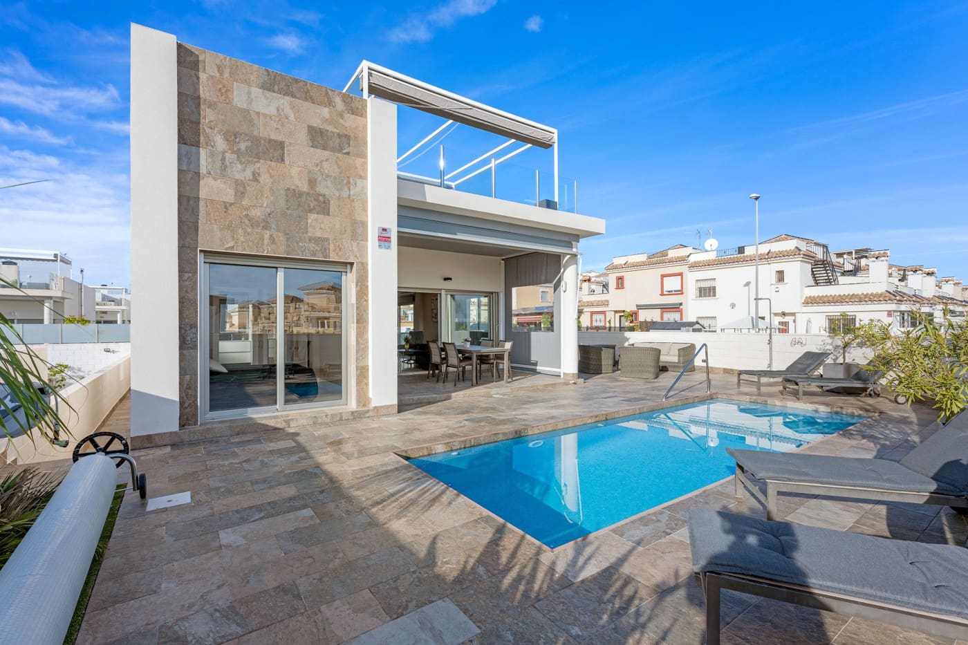 5 soveværelse Villa til salg i Villamartin med swimmingpool - € 469.000 (Ref: 9506376)