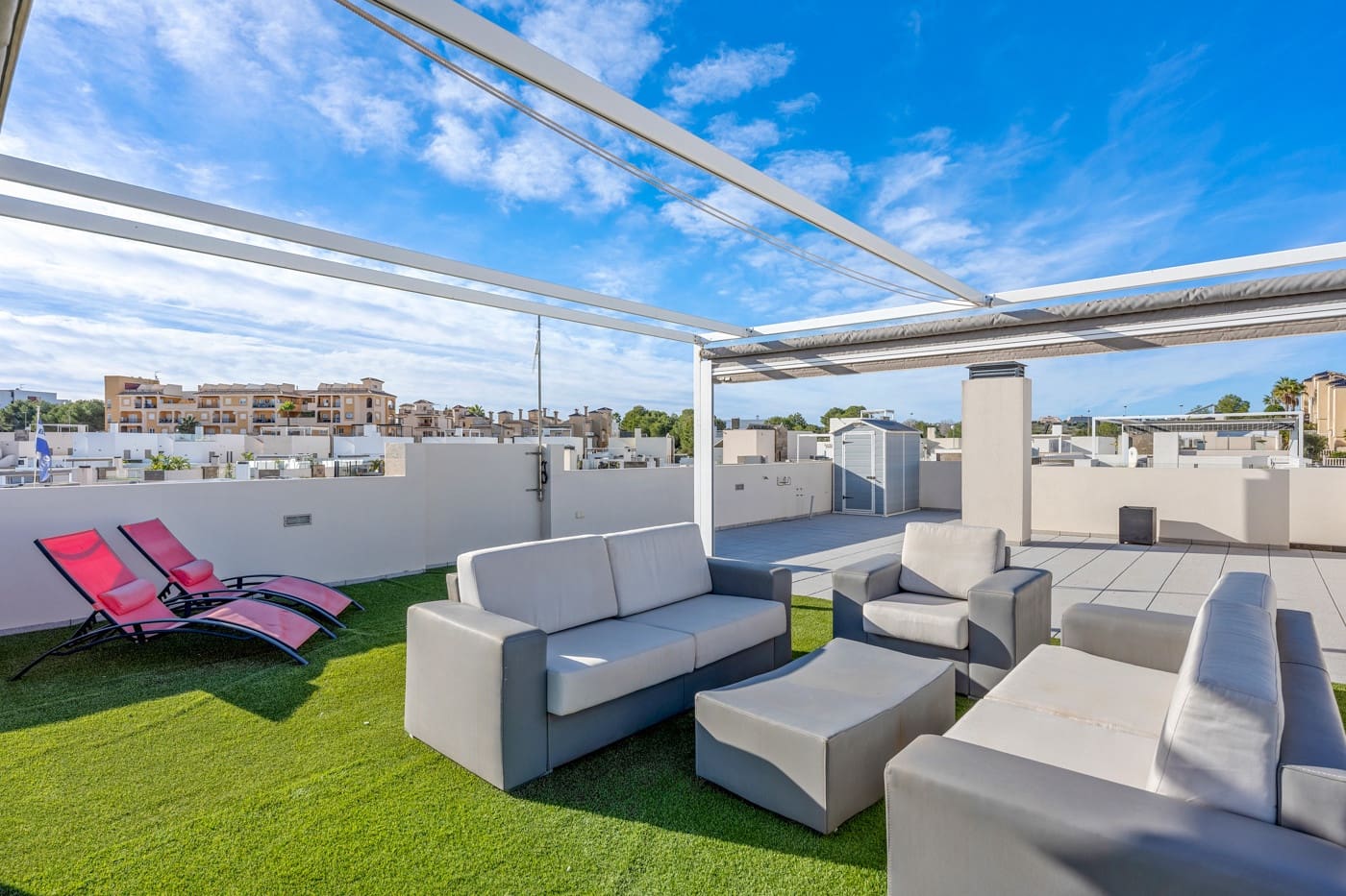 5 soveværelse Villa til salg i Villamartin med swimmingpool - € 469.000 (Ref: 9506376)