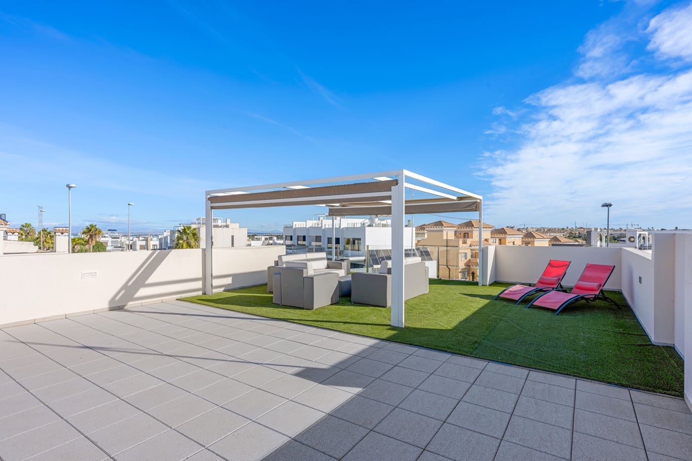 5 soveværelse Villa til salg i Villamartin med swimmingpool - € 469.000 (Ref: 9506376)