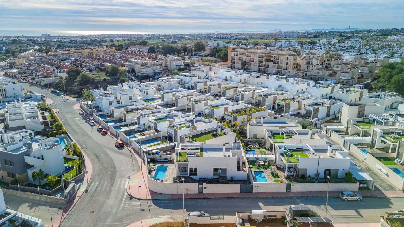 5 soveværelse Villa til salg i Villamartin med swimmingpool - € 469.000 (Ref: 9506376)