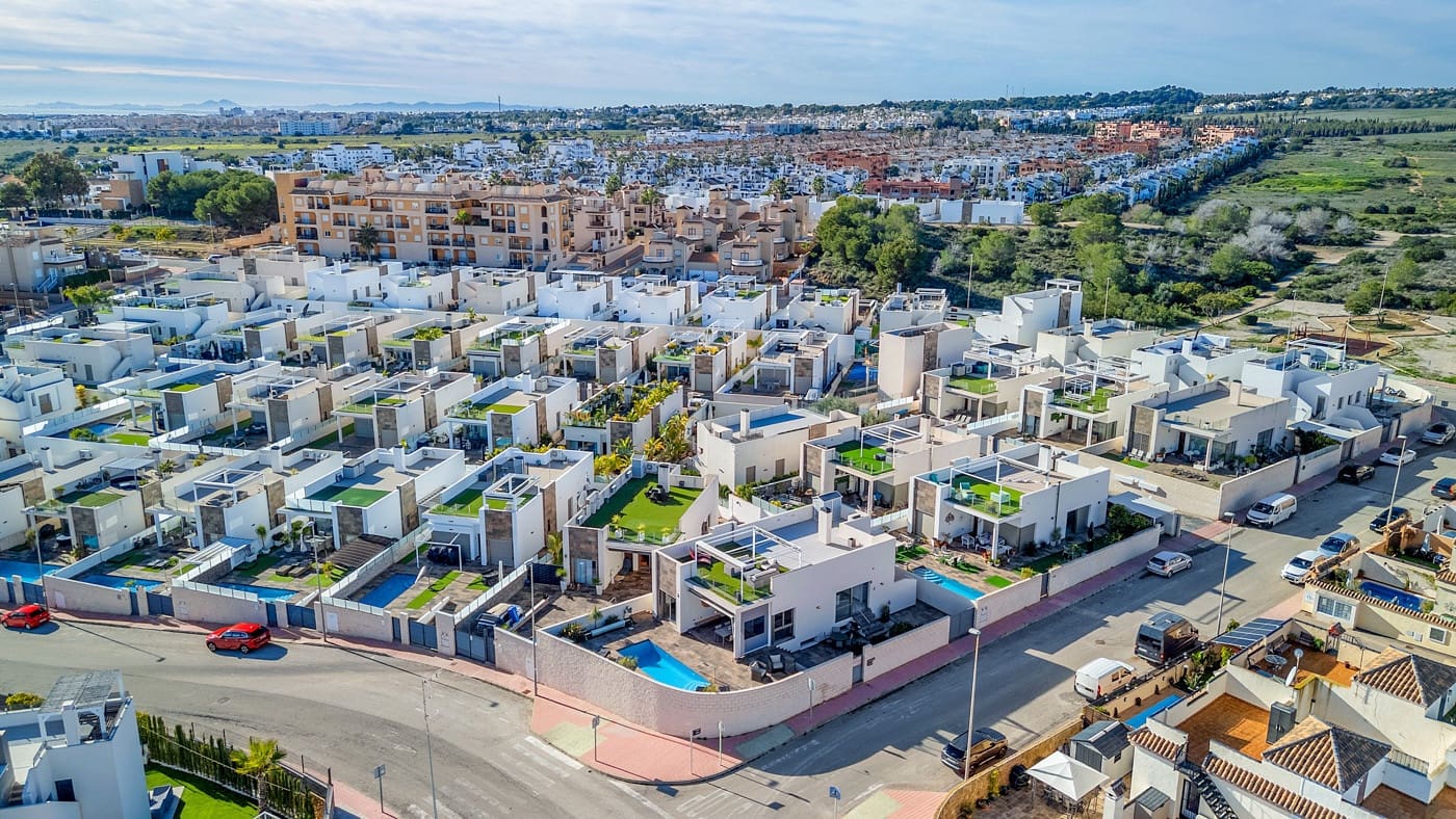 5 soveværelse Villa til salg i Villamartin med swimmingpool - € 469.000 (Ref: 9506376)