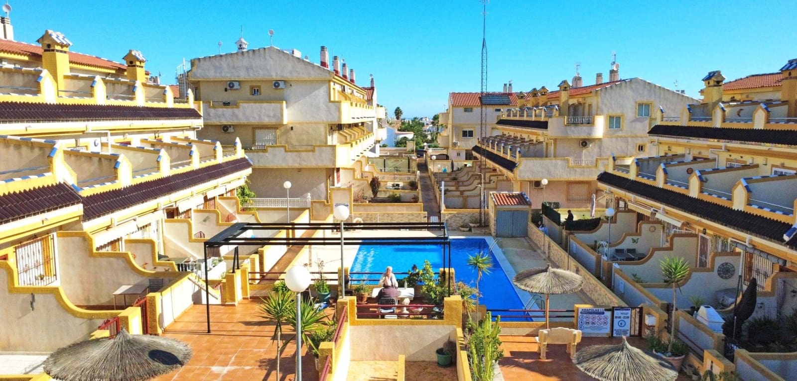 3 bedroom Townhouse for sale in Los Altos with pool garage - € 185,000 (Ref: 9516383)