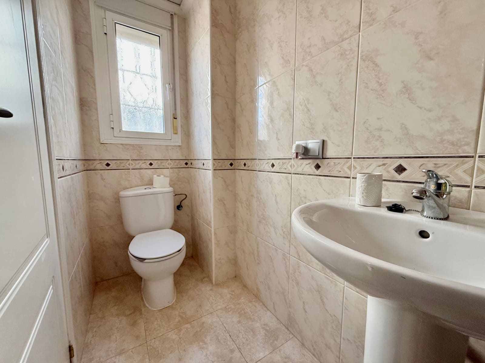 3 soveværelse Semi-Rækkehus til salg i Dona Pepa med swimmingpool - € 299.000 (Ref: 9539867)