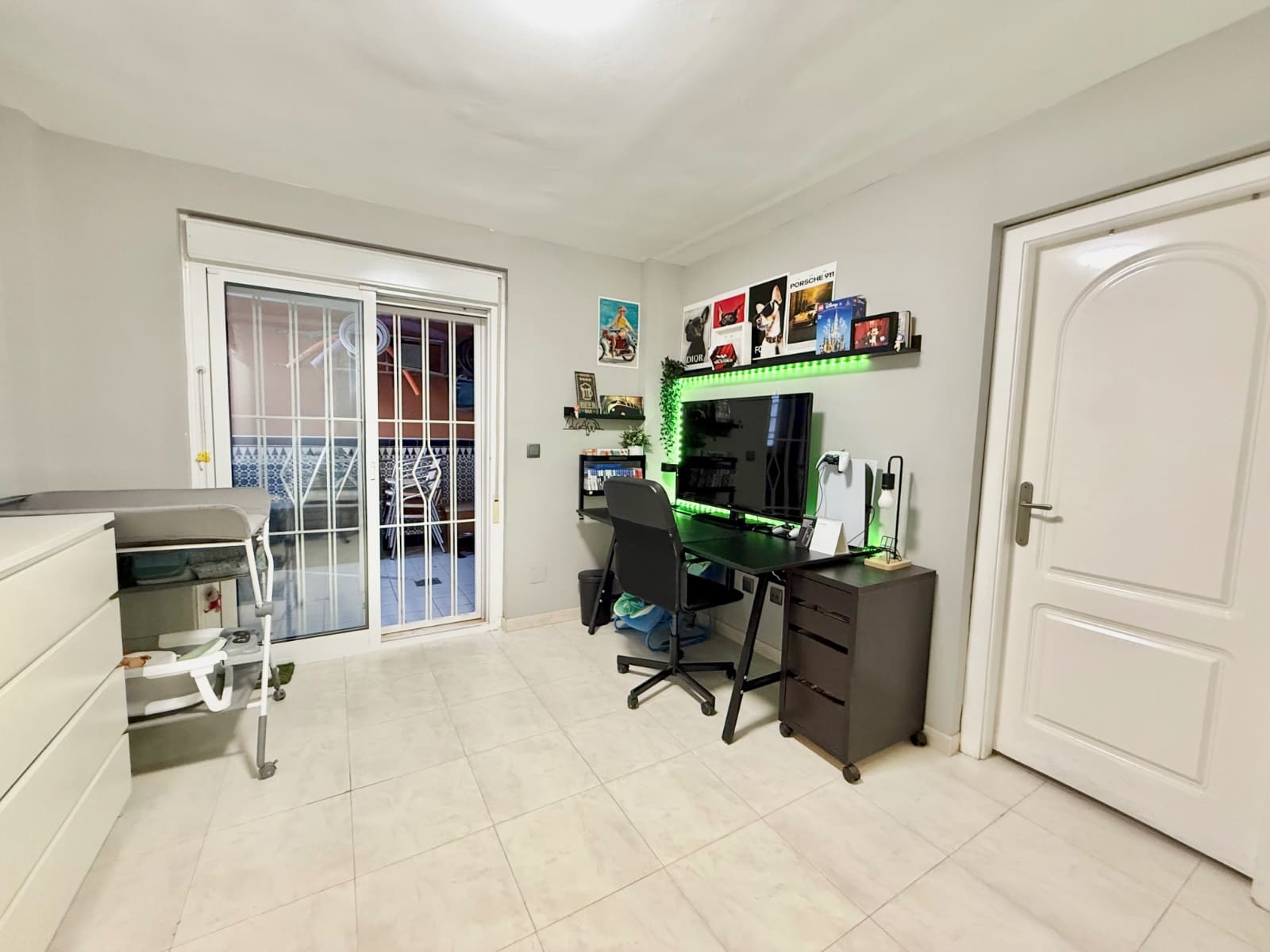 3 soveværelse Semi-Rækkehus til salg i Dona Pepa med swimmingpool - € 299.000 (Ref: 9539867)