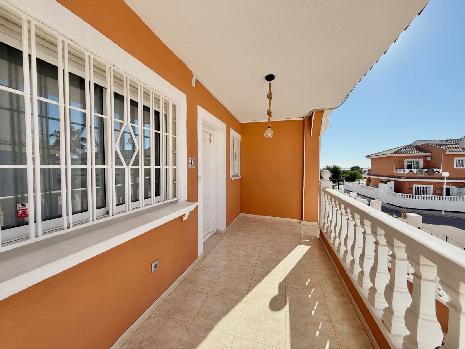 3 soveværelse Semi-Rækkehus til salg i Dona Pepa med swimmingpool - € 299.000 (Ref: 9539867)