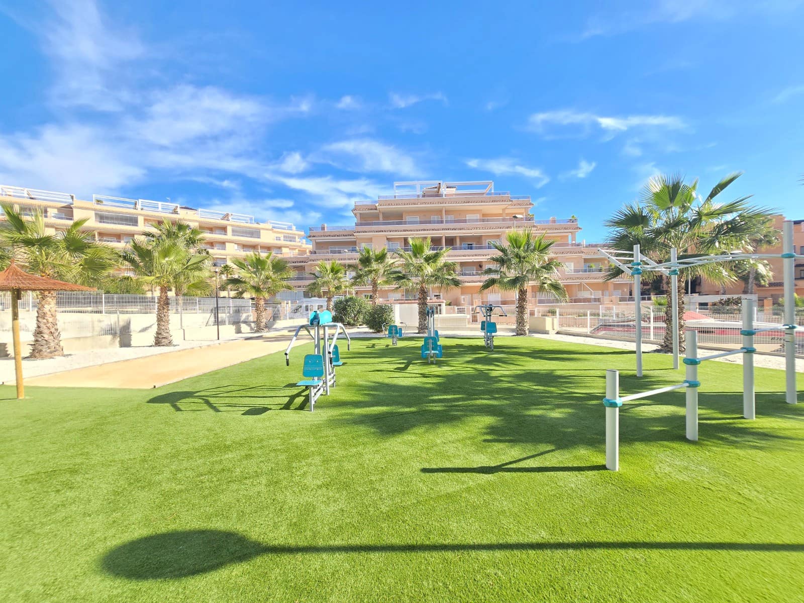 2 sovrum Lägenhet till salu i Orihuela Costa med pool garage - 335 000 € (Ref: 9550182)