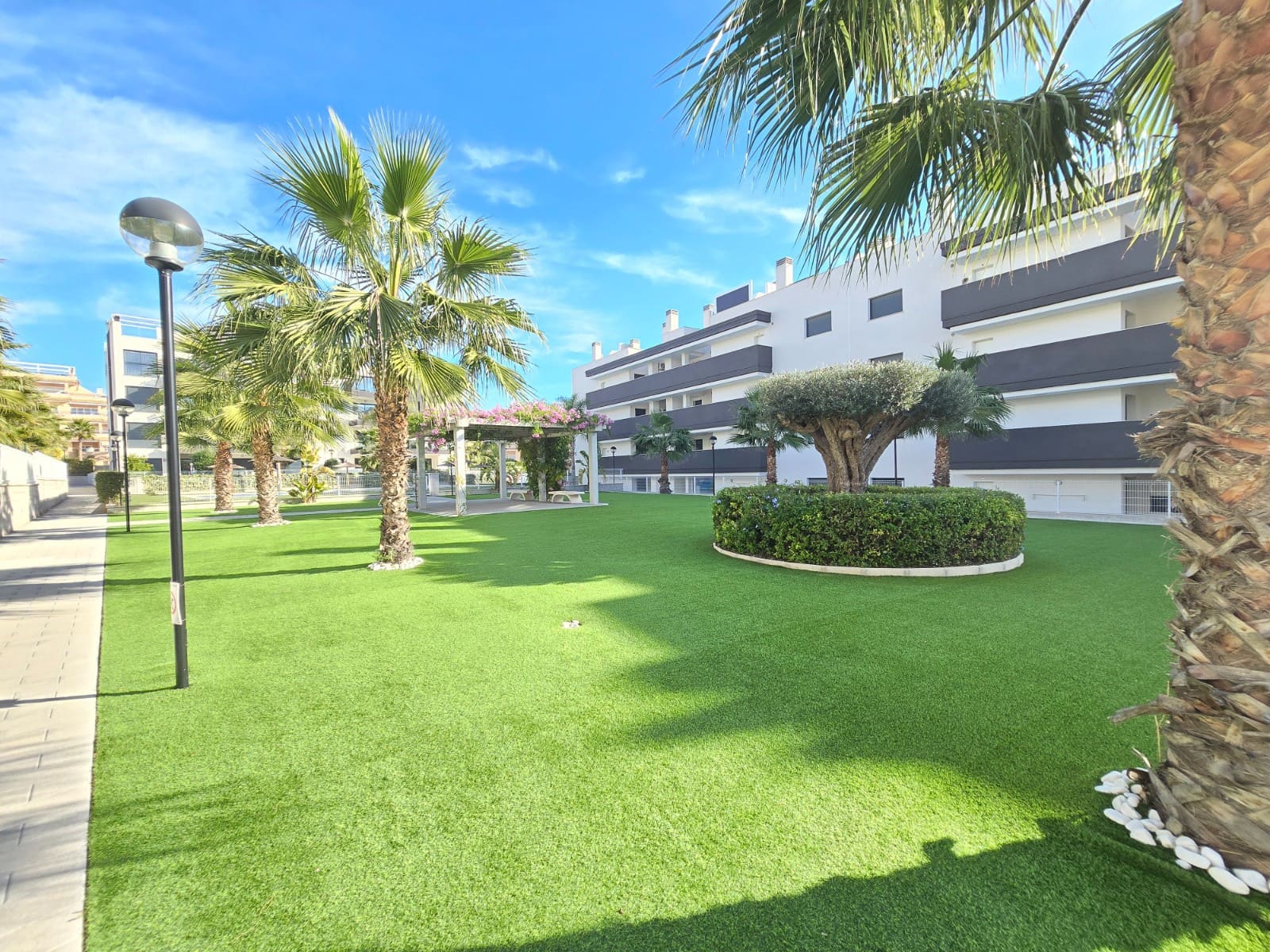 2 bedroom Apartment for sale in Orihuela Costa with pool garage - € 335,000 (Ref: 9550182)