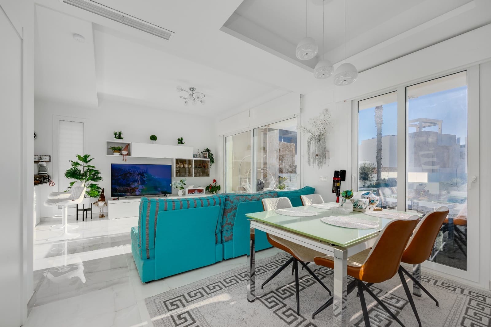 4 soverom Villa til salgs i Torrevieja med svømmebasseng garasje - € 750 000 (Ref: 9619033)