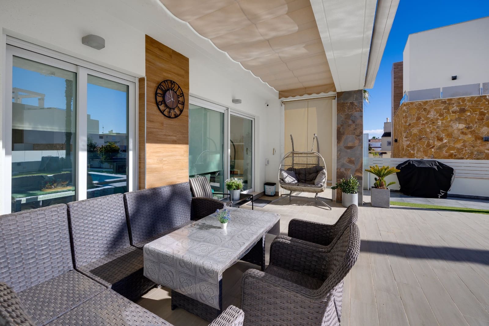 4 soverom Villa til salgs i Torrevieja med svømmebasseng garasje - € 750 000 (Ref: 9619033)