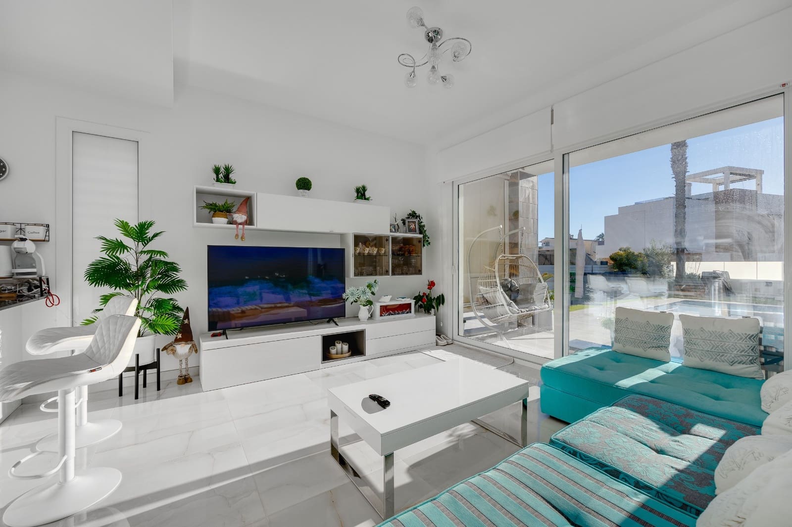 4 soverom Villa til salgs i Torrevieja med svømmebasseng garasje - € 750 000 (Ref: 9619033)