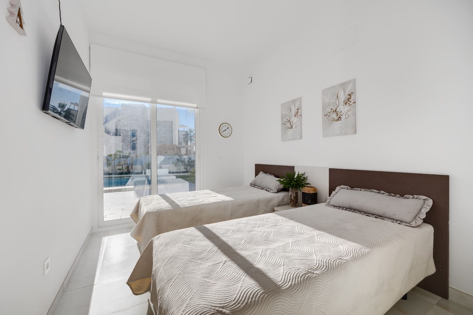 4 soverom Villa til salgs i Torrevieja med svømmebasseng garasje - € 750 000 (Ref: 9619033)