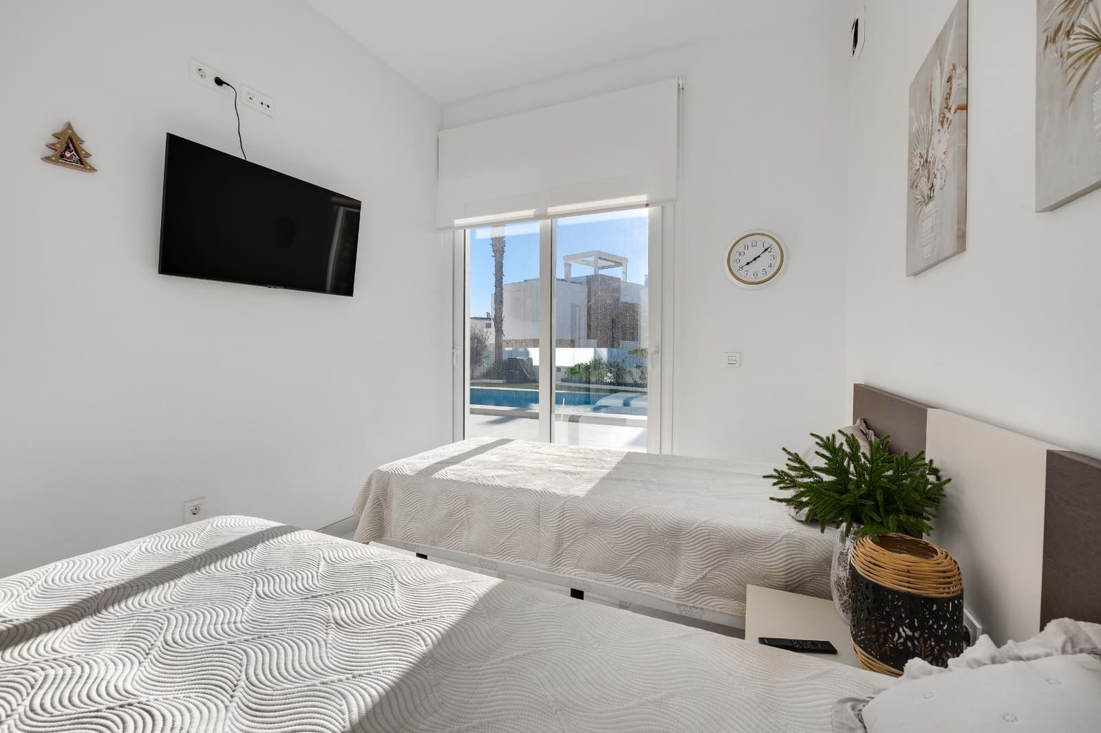 4 soverom Villa til salgs i Torrevieja med svømmebasseng garasje - € 750 000 (Ref: 9619033)