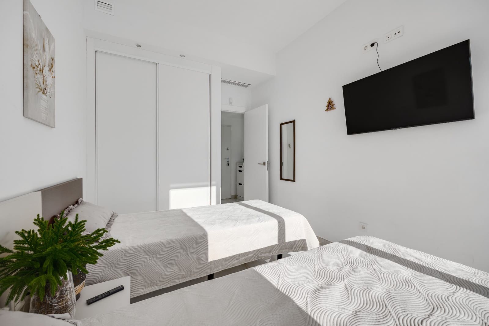 4 soverom Villa til salgs i Torrevieja med svømmebasseng garasje - € 750 000 (Ref: 9619033)