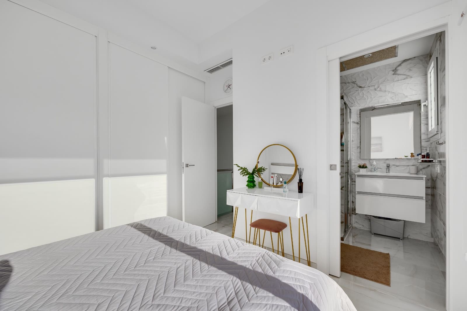 4 soverom Villa til salgs i Torrevieja med svømmebasseng garasje - € 750 000 (Ref: 9619033)