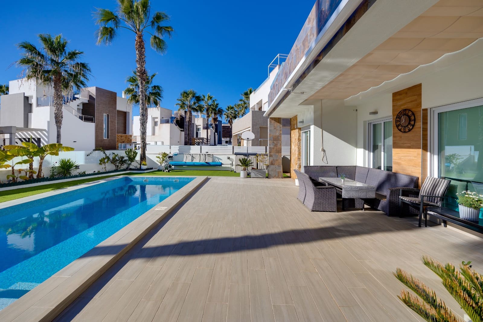 4 soverom Villa til salgs i Torrevieja med svømmebasseng garasje - € 750 000 (Ref: 9619033)