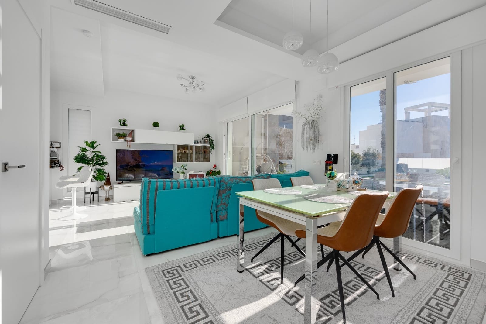 4 soverom Villa til salgs i Torrevieja med svømmebasseng garasje - € 750 000 (Ref: 9619033)