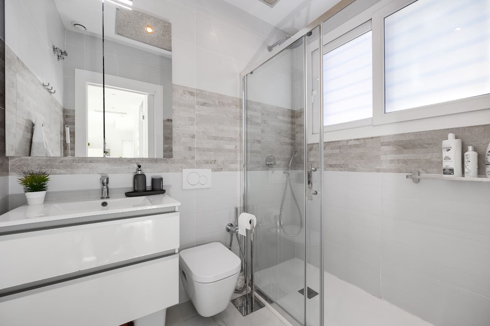 4 soverom Villa til salgs i Torrevieja med svømmebasseng garasje - € 750 000 (Ref: 9619033)