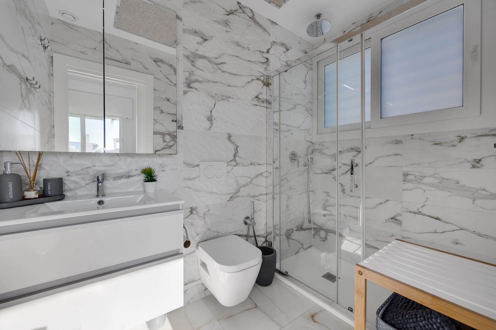 4 soverom Villa til salgs i Torrevieja med svømmebasseng garasje - € 750 000 (Ref: 9619033)