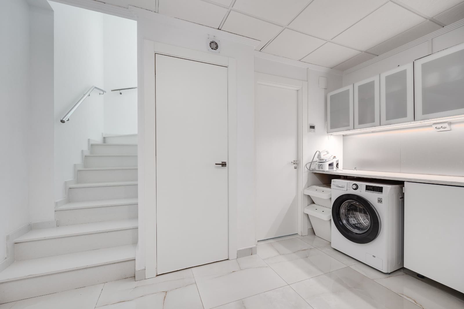 4 soverom Villa til salgs i Torrevieja med svømmebasseng garasje - € 750 000 (Ref: 9619033)